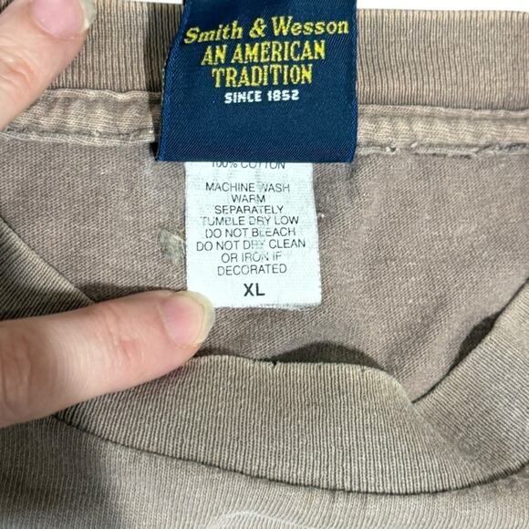 Vintage Smith & Wesson Single Stitch T-Shirt Men XL Faded Brown Firearm Gun Logo - Picture 5 of 12